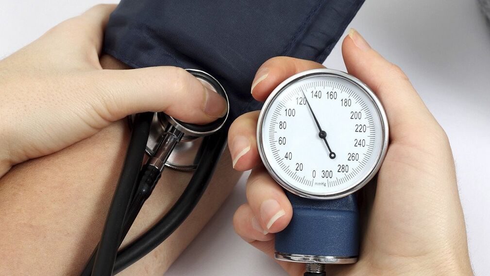 Medición de la presión arterial para la hipertensión.