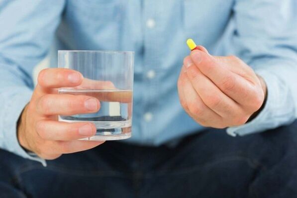 tomando pastillas para la hipertensión arterial
